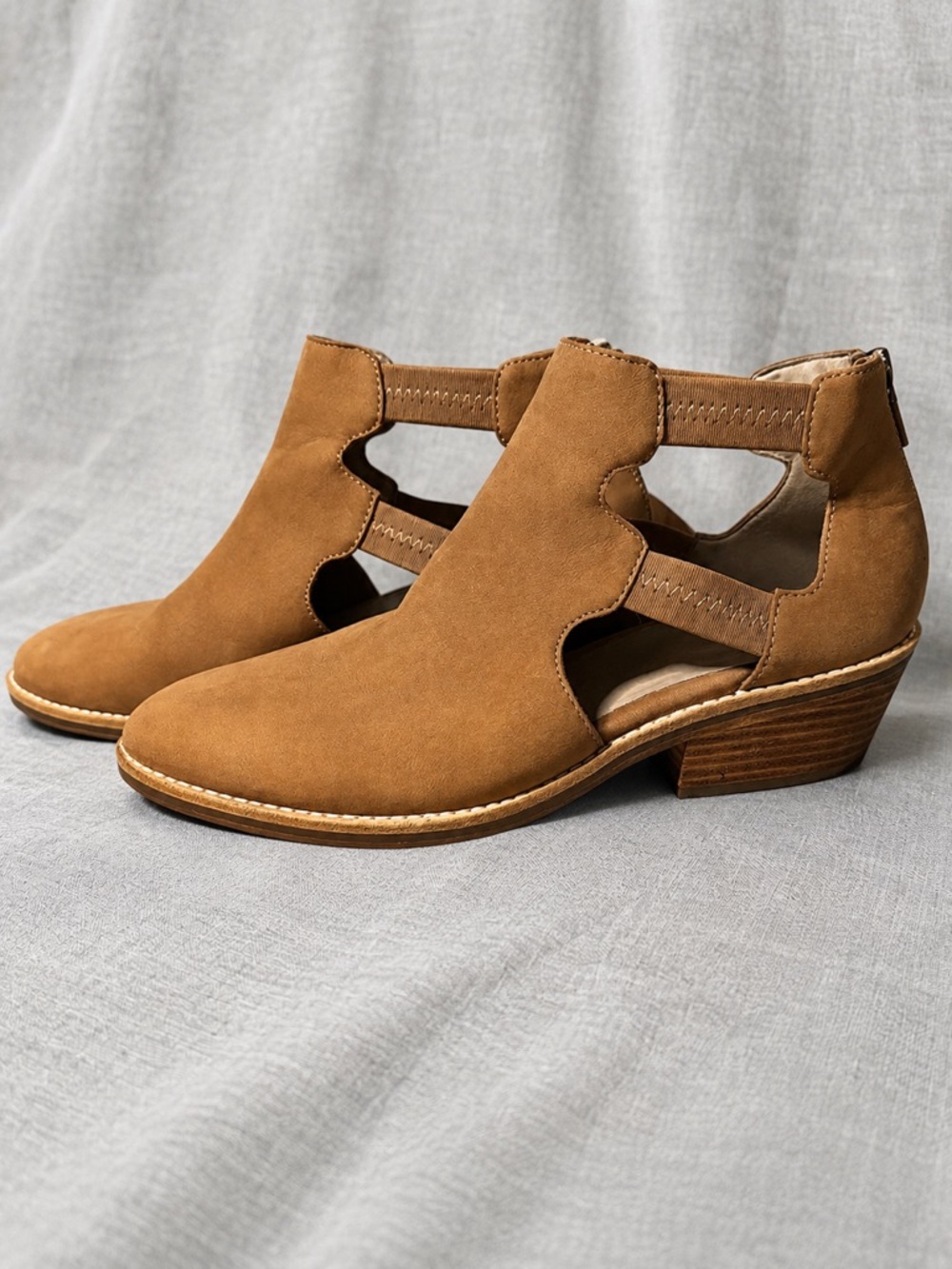 Eileen Fisher Cutout Nubuck Bootie Size 9 Tan Leather Block Heel Boho Minimalist